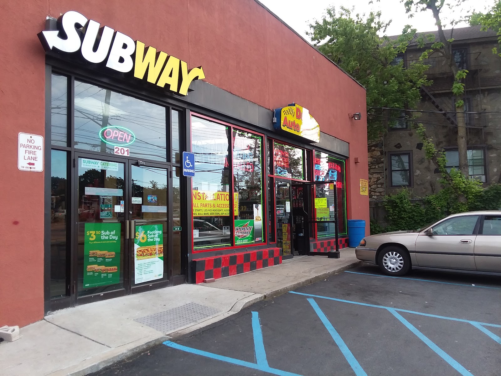 DAS Auto Parts White Plains entrance and parking lot
